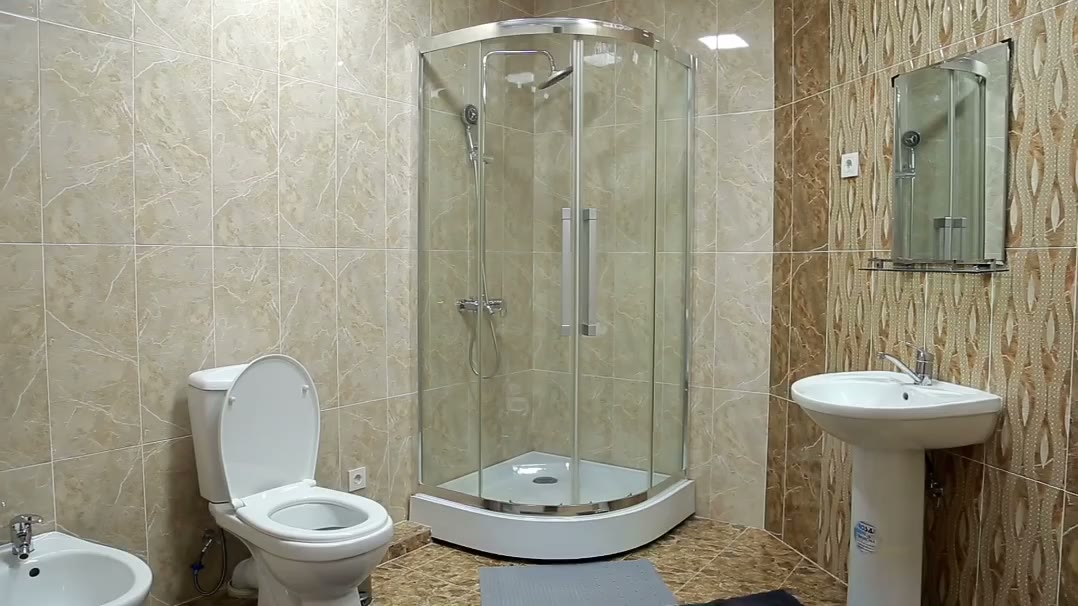 Bathroom with shower — BOSHIDAN Hotel